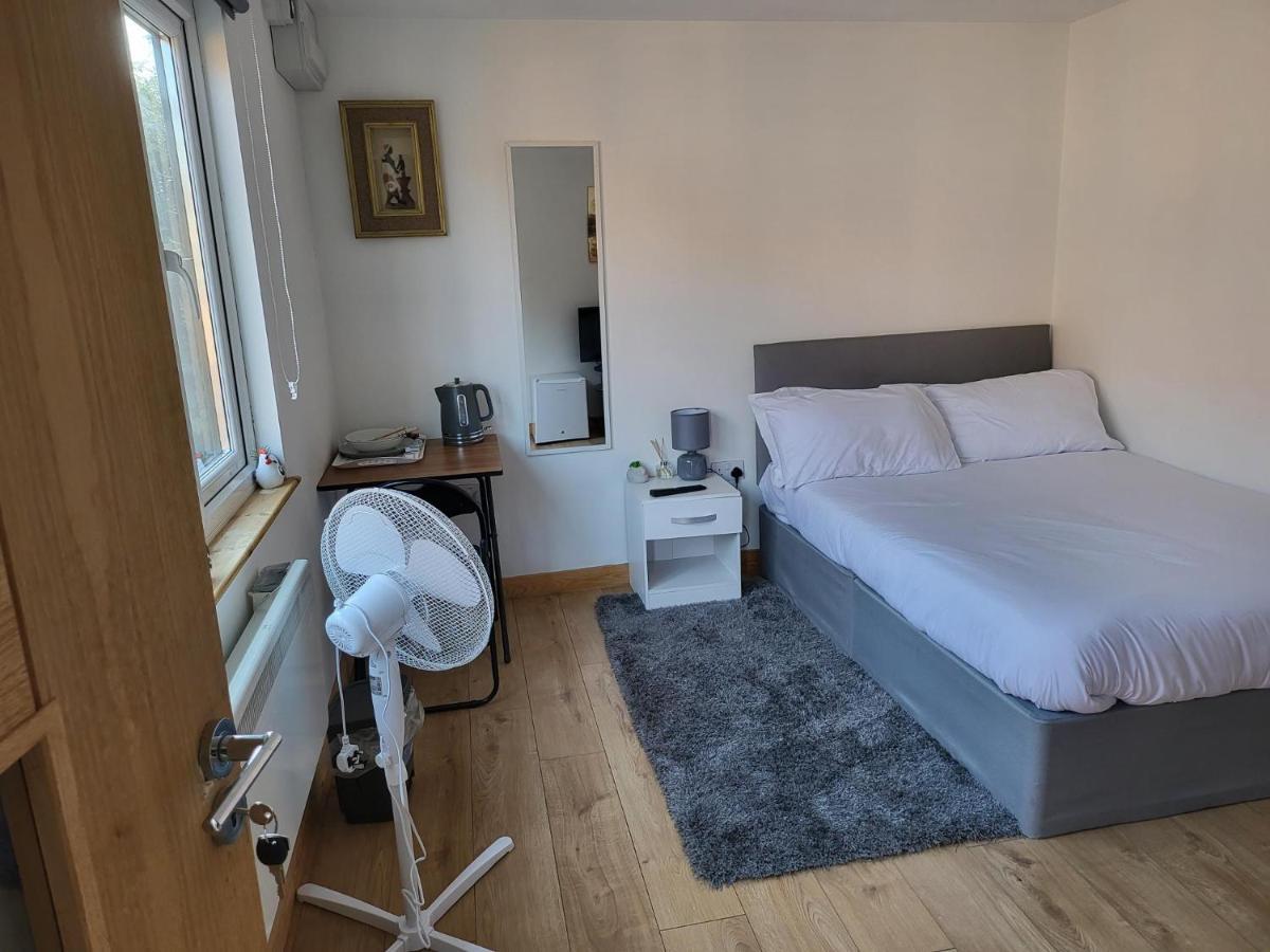 Hotel Midway Watford  Esterno foto